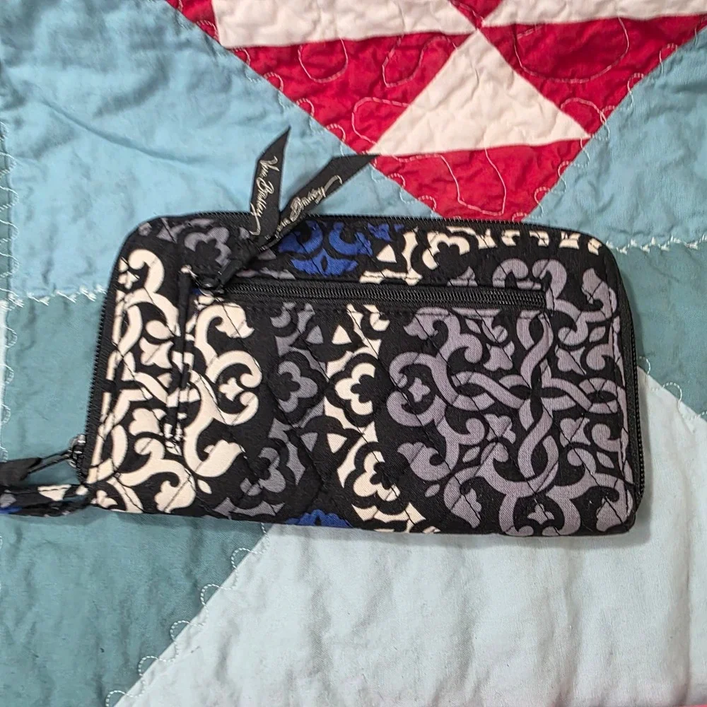 Vera Bradley Blue Bayou Zip Around Wallet Quilted Cotton Black‎ Blue White